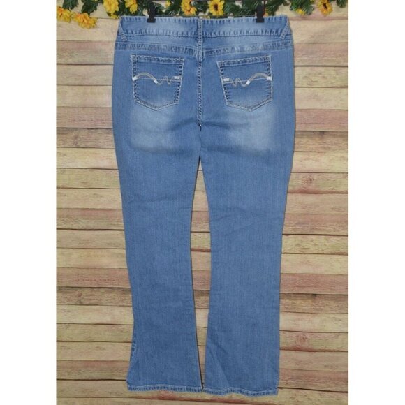 Long Elegant Legs Ladies Light Wash Flare Leg Blue Jeans Size 18 Tall Stretch De - Picture 4 of 8